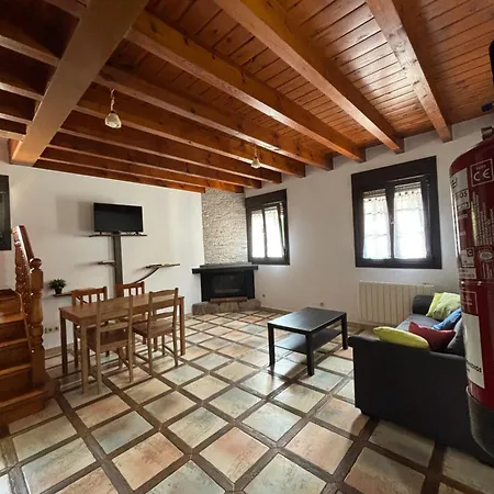 Casa Rural-la Casina De Camangu شقة *