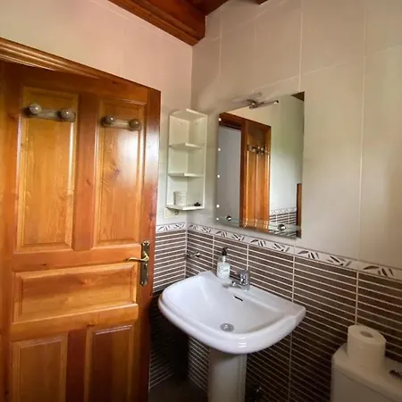 Casa Rural-la Casina De Camangu リバデセリャ